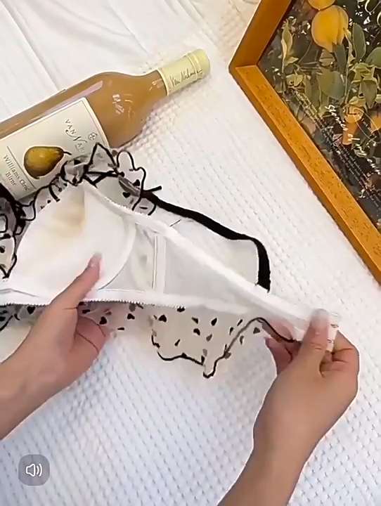 New High-Quality Black Heart Embroidered Push-Up Bra with Cute Lace Panty Set 2007